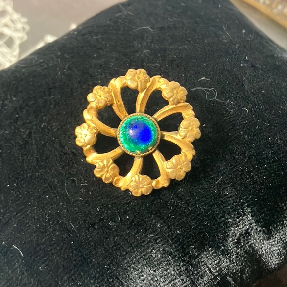 Jewelry - Antique Peacock Eye Glass Gold-filled Floral Circular Brooch late-1800s / 1900s